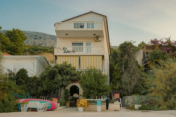 Habiter en mobil-home toute l'année : découvrez les atouts et les défis